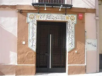 Patio De Cruces Sevilla